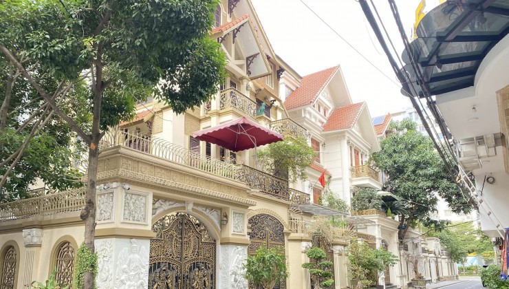 Bán gấp Biệt thự cầu giấy, ô tô vào nhà, 160m, 40 tỷ, có thang máy, chủ nhà bán kín